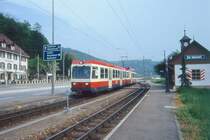WB Regionalzug 35 von Waldenburg nach Liestal am 08.05.1993 in Bad Bubendorf mit Steuerwagen voraus Bt 114 - Triebwagen BDe 4/4 14.
