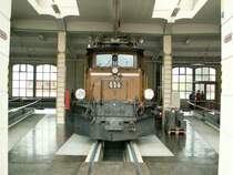 Tag der offenen T�r am 29.04.06 in der HW Landquart.Das  Krokodil  Ge6/6 I 414 pr�sentiert sich im Lokschuppen den Besuchern.