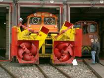 Schneefr�se Xrot 9217 im Lokschuppen am Tag der offenen T�r in Landquart am 29.04.06