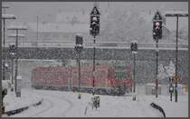 Dichtes Schneetreiben in Waldshut. IRE3376 nach Basel Bad Bf f�hrt ab. (20.12.2011)
