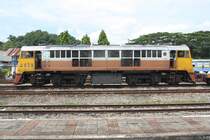 GEK 4028 (Co'Co', de, General Electric, Bj.1963, Fab.Nr. 34877) als Verschubreserve am 24.August 2011 im Bf. Thung Song Junction. 

