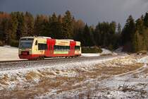 Am 30. Dezember 2011 war eigentlich relativ schlechtes Wetter. Hier hat sich bei Lauffen (Deißlingen) an der Alemannenbahn (KBS 742) der Himmel aber mal kurz aufgetan, um VT 249 vom Ringzug zu beleuchten.