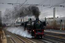 41er die 2te: Neu beschnitten und bearbeitet dampft 41 018 am 11.12.11 am Heineranplatz nach Salzburg. Das erste Foto (565062) lass ich mal wegen der gut gef�hrten Diskussionen.