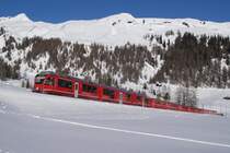 ABe 8/12 3514 n�hrt sich am 27.12.11 mit dem RE 1029 Davos Wolfgang.