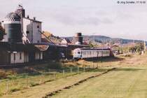Beim Blick nach S�dwesten meinte man am 17.10.00, dass das alte Burgbernheimer  Empfangsgeb�ude in einen Fabrikkomplex eingebaut worden w�re.

