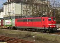 Am 08.04.2006 befand ich mich gerade auf der Bahnsteig�berf�hrung im Darmst�dter Hauptbahnhof, als ich 151 001 mit einem G�terzug am Haken erblickte. So schnell ich konnte, begab ich mich an das Ende des l�ngsten Bahnsteiges in der Hoffnung, die Lok noch ablichten zu k�nnen, und hatte das Gl�ck, da� sie l�ngere Zeit am Signal stand. Es reichte aber nur zu diesem Ausschnitt, der ganze Zug war nicht auf das Bild zu bekommen, da er zu weit vorne stand.