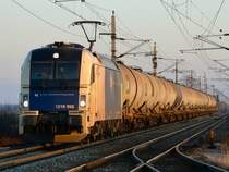 1216 950 fuhr am 27.12.2011 mit einem Kesselwagenzug durch Nickelsdorf Richtung Moosbierbaum .