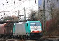 Die Cobra 2841 kommt mit einem gemischten G�terzug aus Antwerpen-Noord nach K�ln-Gremberg und f�hrt in Aachen-West ein bei Wolken am 30.12.2011.