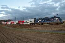 1116 126  Licht ins Dunkel Sterneaktion  ist mit R 2242 von Wien Meidling nach Znaim unterwegs. Die Aufnahme entstand am 31.12.2011 zwischen Stockerau und Sierndorf. 90 Sekunden sp�ter kam die Abendsonne wieder zwischen den Wolken hervor ... 

Ich w�nsche Euch allen einen guten Rutsch, alles Gute im neuen Jahr 2012, und weiterhin viel Spa� an unserem Hobby !