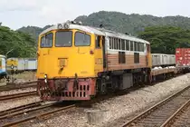 GEK 4028 (Co'Co', de, General Electric, Bj.1963, Fab.Nr. 34877) als Verschubreserve am 24.August 2011 im Bf. Thung Song Junction. 
