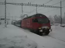 Re 460 110 mit IR 1767 bei Einfahrt in Landquart, 31.12.2011.