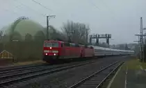 Da 181 213-0 (Saar) mit dem IC 2351 Saarbr�cken - Stuttgart in St-Ingbert schlapp gemacht hat, schleppte 181 214-8 (Mosel) ihn als Lr 46131 St-Ingbert – Frankfurt (Main) mit ca 90 min Versp�tung am 01.01.2011 durch Kaiserslautern Pfaffwerk