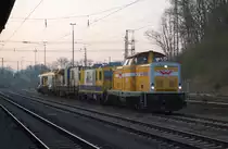Wiebe Lok 4 steht am Morgen des 18.04.2011, mit einem Schleifzug im Bahnhof Kreiensen.