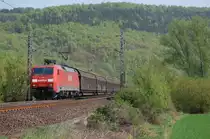152 099 mit gem.G�terzug, am 22.04.2011 bei Freden (Danke f�r den Mittelfinger! :-) ) 