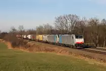 186 106 + 186 1xx mit einem KLV Zug am 28.12.2011 bei Hilperting.