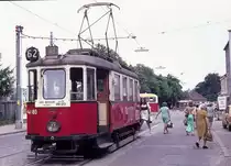 Wien Wiener Stadtwerke-Verkehrsbetriebe (WVB) SL 62 (M 4080 (Lohnerwerke 1929)) XII, Meidling, Hetzendorfer Straße / Kernstraße am 16. Juli 1974. - Wegen Kanalbau in der Hetzendorfer Straße gab es ab 25. Feber bis September 1974 auf der Linie 62 zwischen Kernstraße und Jägerhausgasse / Schloss Hetzendorf keinen Straßenbahnverkehr. Auf der Stecke Lainz, Wolkersbergenstraße - Kernstraße fuhren - wie das Foto zeigt - Solotriebwagen (Type M). - Die Strecke Kernstraße - Schlosse Hetzendorf wurde von Autobussen mit der Aufschrift Schienen-Ersatzverkehr bedient. - Scan eines Diapositivs. Film: Kodak Ektachrome. Kamera: Minolta SRT-101. 