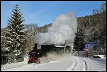 Am letzten Tag des Jahres 2011 erreicht 99 1568-7 mit dem Zug nach J�hstadt den Bahnhof Schmalzgrube.