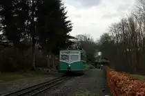 Der Elektrotriebwagen der Drachenfelsbahn auf dem Weg zur Talstation in K�nigswinter am 2.1.2012