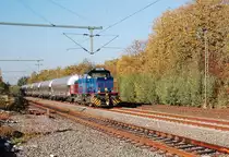 Am Samstag den 22. Oktober 2011 gegen Mittag druchfuhr die Vosslohlok 275 501-5 mit eine Silowagenzug, der gl�nzte wie eine Anreihung von Spiegeln, den Bahnhof Korschenbroich.