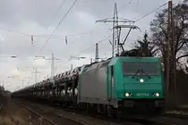 Und nochmal n�her:Die HGK Mietlok 185 575 mit einem Ford Autozug  30.12.11 bei der Durchfahrt durch Ratingen-Lintorf.