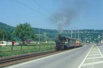 WB Dampfzug 130 von Liestal nach Waldenburg am 09.05.1993 Ausfahrt Bad Bubendorf mit Dampflok G 3/3 5 - B 43 - B 51 - B 48.
