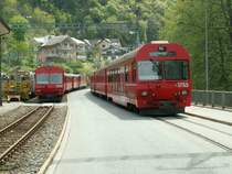 Zwei Z�ge warten beim Depot Chur-Sand auf ihren Einsatz.Wegen Gleisbauarbeiten in Chur fahren die Z�ge nach Arosa von hier 
aus ab.02.05.06