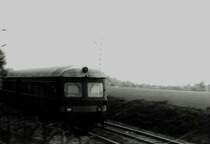 Magdeburger S-Bahn (E5) auf dem Weg von Sch�nebeck nach Magdeburg Hbf. Aufgenommen als Kind von meinem Baumhaus in einer Gartenanlage Fermersleben , 1979 