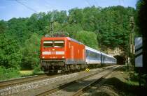 Am 16. Mai 2000 verl��t 112 160-7 mit IR 2001 den Tunnel in Burghaun.