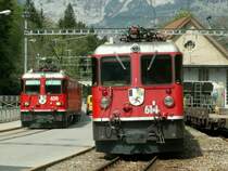 Gleisbauarbeiten in Chur.Die Z�ge nach Arosa fahren von Chur-Sand (beim alten RhB Depot)ab.Hier warten zwei Z�ge mit Ge 4/4 II 620 und 614 auf ihre fahrplanm�ssige Abfahrt.02.05.06