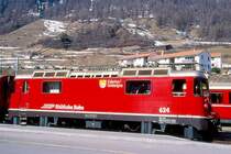 RhB - Ge 4/4 II 624  CELERINA/SCHLARIGNA  am 13.03.2000 in Scuol - Thyristor-Streckenlokomotive - �bernahme 10.05.1984 - SLM5265/BBC - 1700 KW - Gewicht 50,00t - L�P 12,74m - zul�ssige Geschwindigkeit 90 km/h - �2=01.02.1999 - Logo RhB deutsch.
