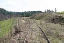 Ehemalige Bahnlinie Waidhofen/Thaya-Slavonice: Hier die �berreste unweit der Haltestelle Fratres. (17.4.2006)