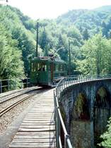 BC Museumsbahn-Extrazug 5224 von Chaulin Weiche nach Ende Baye de Clarens-Viadukt am 19.05.1997 auf Baye de Clarens-Viadukt mit Triebwagen exSBB Ce 2/2 52.
