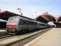 Lok 26160 mit einem Schnellzug nach Lyon im Bahnhof Stra�bourg. Augenommen am 3.5.06