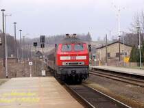 218 101-4 f�hrt mit einer RegionalBahn von Halberstadt nach Halle (Saale) Hbf in den Sandersleben ein. In Sandersleben besteht direkter Anschlu� in die Richtungen Magdeburg und Sangerhausen.