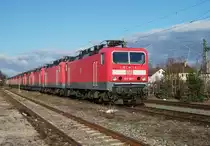 Ein Schrott-Lokzug aus 12 Loks der BR 143 abgestellt am 15.Januar 2012 in Roth. Die Loks waren 143 961-1; 240-0; 172-5; 160-0; 341-6; 150-1; 866-2; 024-8; 938-9; 
154-3; 636-9 und 143 165-9.