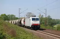 Captrain E 186 238 mit einem Getreidezug am 07.05.2011 kurz hinter Einb.-Salzderhelden