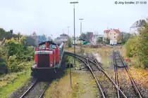 212 301 verl�sst am 27.10.00 mit ihrer Regionalbahn den herbstfarbenen Bahnhof Rothenburg ob der Tauber.