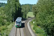 VT 12 B mit der VBG 81121 nach Schwandorf bei der Durchfahrt in R�thenbach am Steinwald, 14.09.2011