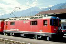 RhB - Ge 4/4 II 627  REICHENAU-TAMINS  am 17.10.1998 in Landquart - Thyristor-Streckenlokomotive - �bernahme 02.08.1984 - SLM5268/BBC - 1700 KW - Gewicht 50,00t - L�P 12,74m - zul�ssige Geschwindigkeit 90 km/h - �2=08.11.1991 - �1=04.11.1997 - Logo RhB rh�toromanisch.
