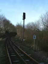 Einfahrsignal  F  g�ltig f�r Regel-und Schmalspur von Putbus aus Richtung Lauterbach Mole am 15.Januar 2012.
