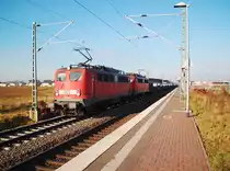 Mal in Richtung K�ln fahrend die 140 850-9 mit einer mir unbekannten Railion 140 und reichlich Stahlcoils im R�cken. 29.11.2011