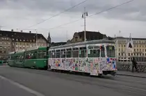 Be 4/6S mit der Betriebsnummer 684 und der B4 1448 �berqueren die Mittlere Rheinbr�cke Richtung Haltestelle Schiffl�nde. Die Aufnahme stammt vom 13.08.2011.