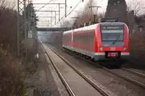 S8 nach M�nchengladbach verl�sst gerade B�ttgen.11.12.2011