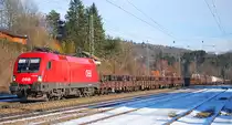 1016 009 mit gemischtem G�terzug in Tullnerbach-Pressbaum am 18.1.2012.
