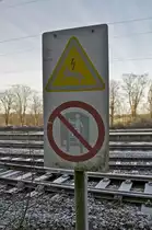 Warnschild vor Elektrischer Spannung.
