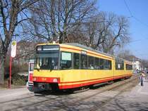 Stadtbahnwagen 554 steht am 20.03.2006 an der Haltestelle Durlacher Tor in der Karlsruher Oststadt. Die Bahn kommt aus Stutensee n�rdlich von Karlsruhe und f�hrt weiter durch die Karlsruher Innenstadt in Richtung Rheinstetten.