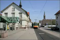  S-Bahnstation  vor dem Rathaus -

Die Haltestelle  Linkenheim Rathaus  an der S1/11. Da die Gleichstrom-Stadtbahnwagen Einrichtungsfahrzeuge sind und deshalb nur auf einer Seite Türen haben, braucht man Bahnsteige auf beiden Seiten des Gleises.

06.05.2006 (M)
