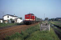 114 673 bei der Ausfahrt aus Borsdorf (Sachsen), 26.06.1985.