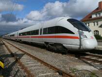 Ab den 25.Mai bis zum 05.Oktober wird es wieder eine ICE-Verbindung M�nchen-Binz-M�nchen geben und somit wird dann auch wieder ein ICE-T nach R�gen kommen.Am 08.Oktober 2011 stand 411 068/568 zur Abfahrt nach M�nchen in Binz.