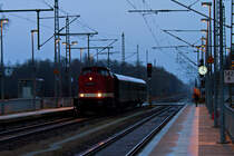 Der Sonderzug 5821 auf der R�ckfahrt von Szczecin / Stettin durchf�hrt den Bahnhof Jatznick in Richtung Stralsund. -22.01.2012
